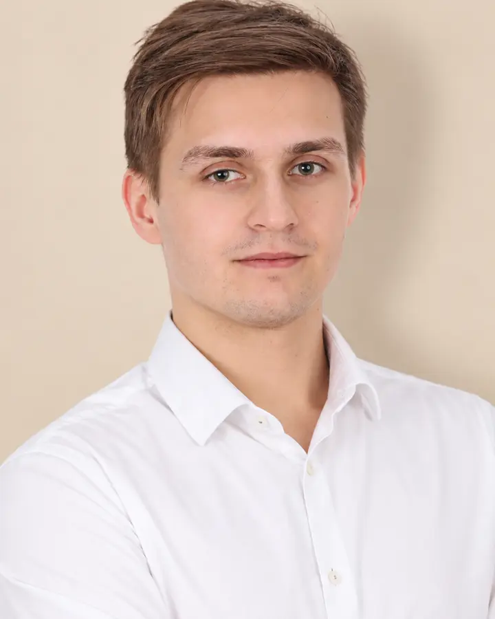 Mateusz, nauczyciel matematyki i fizyki w szkole podstawowej